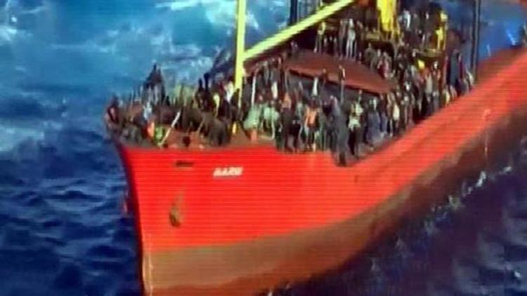 Kaçak göçmen taşıyan Türk gemisi Barış Girit açıklarına çekildi