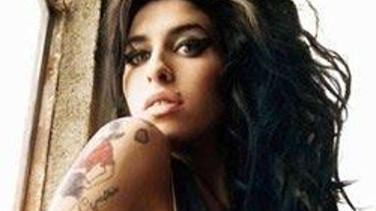 Amy Winehouse evinde ölü bulundu