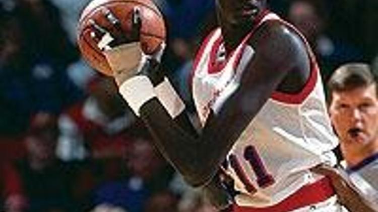 Manute Bol, hastaneye kaldırıldı