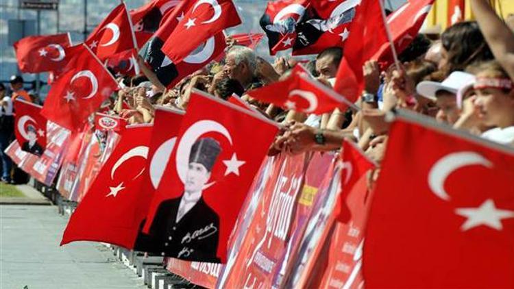 İzmir, kurtuluşunun 92. yıldönümünü kutluyor