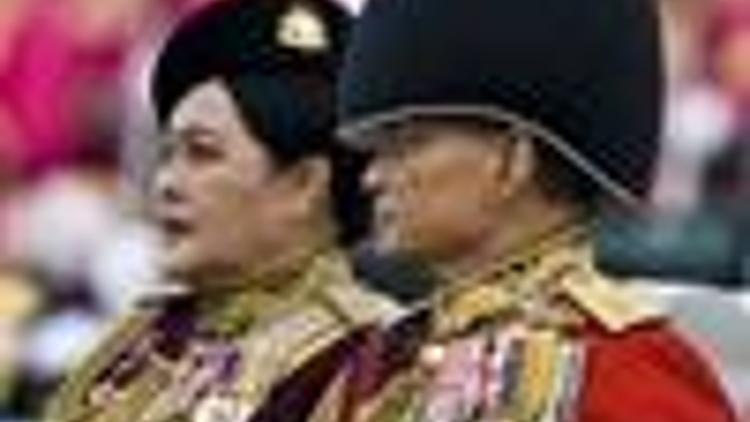 Thailands political crisis shifts to king as airport gets going