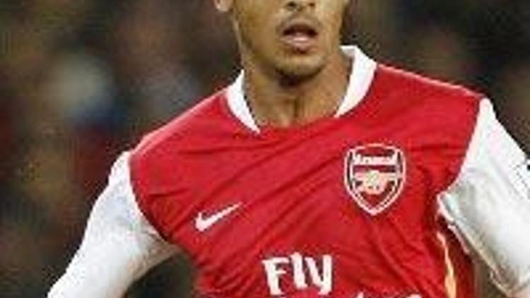 Walcott 3-4 hafta yok