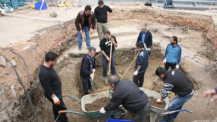 Konak Tünelinin altından tarih çıkıyor