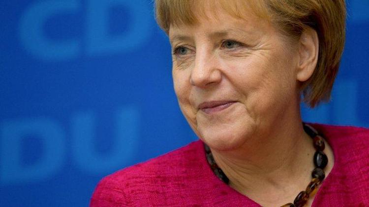 Merkelden Davutoğluna barış süreci çağrısı