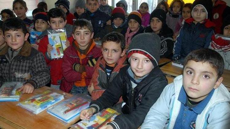 Suriyeliler çocuklarına Batman’da okul açtı