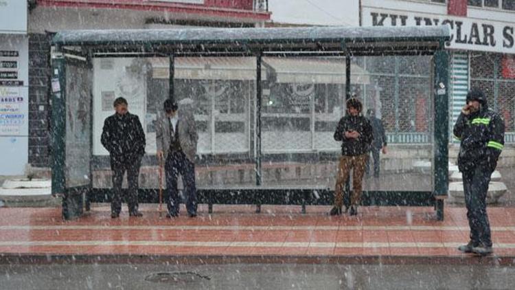 Meteorolojiden birçok bölge için kar, yağmur, fırtına ve don uyarısı