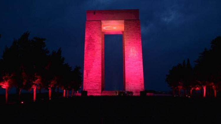 Çanakkale Şehitleri Anıtı LEDle aydınlandı