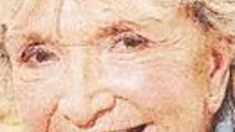 82 yaşındaki kadın yüzünü gerdirdi