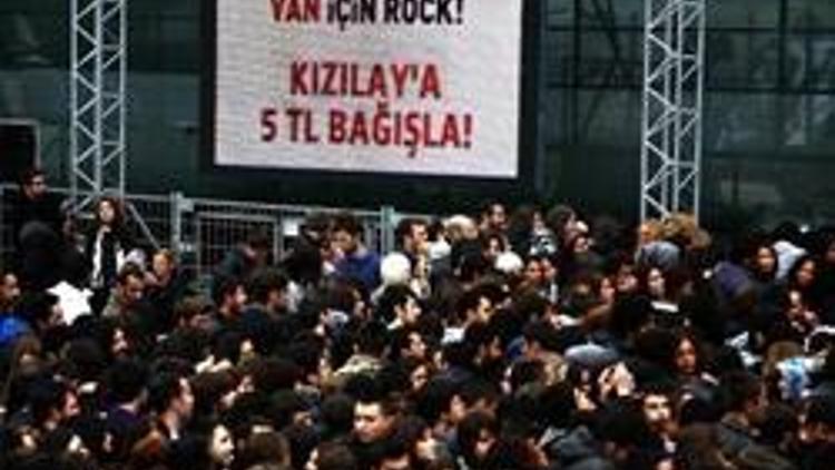 “Van İçin Rock” konserinde binlerce müziksever buluştu