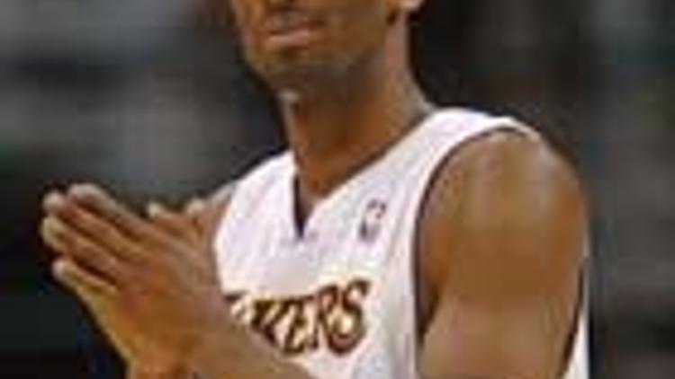 Kobe, 81 sayı attı NBA tarihine geçti