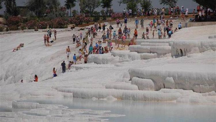 Pamukkale zirveyi bırakmıyor