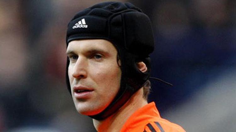 Petr Cech en az 2 ay yok