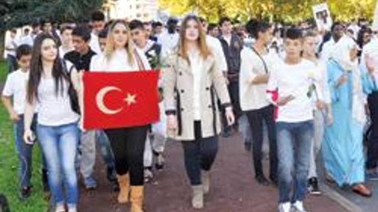 Fransa Türk kardeşlere ağlıyor