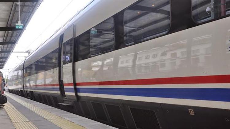 Adapazarı- İstanbul Ekspres treni geri dönüyor
