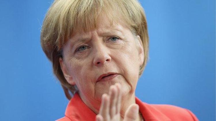 Merkel eşcinsel evliliğe inanmadığını açıkladı