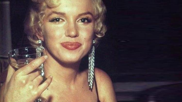 Marilyn Monroenun imitasyon küpesine 185 bin dolar