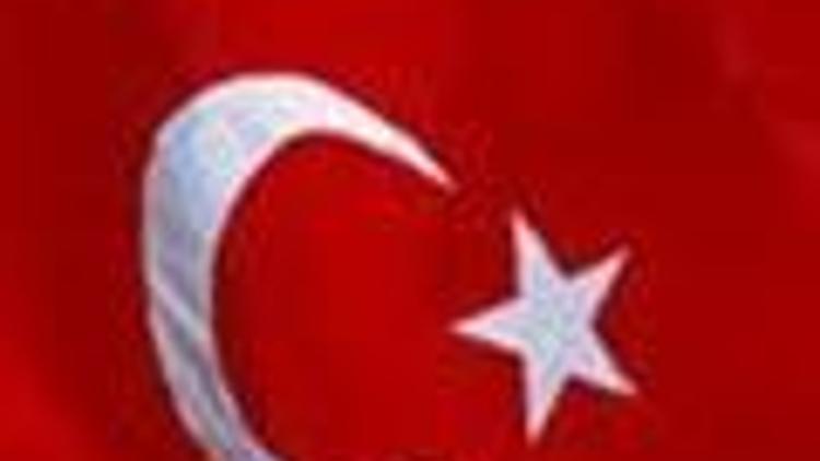 Kilisede Türk bayrağı gerginliği