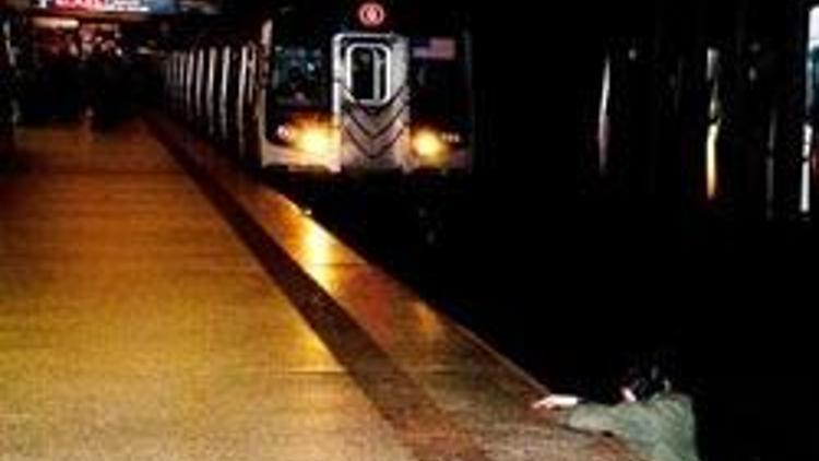 New York metrosunda korkunç ölüm