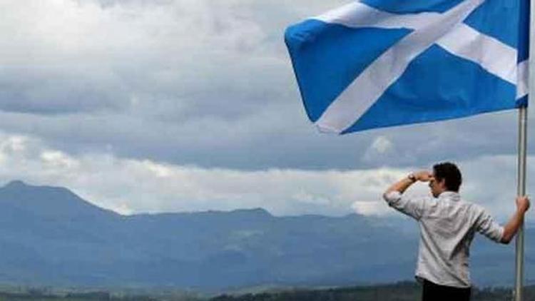 İskoçyada bağımsızlık isteyenler ilk kez önde