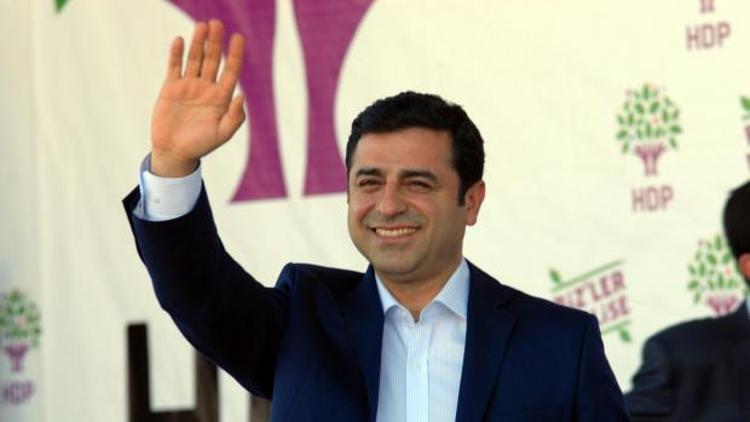 Demirtaş yeni seçim şarkısı için stüdyoya girdi