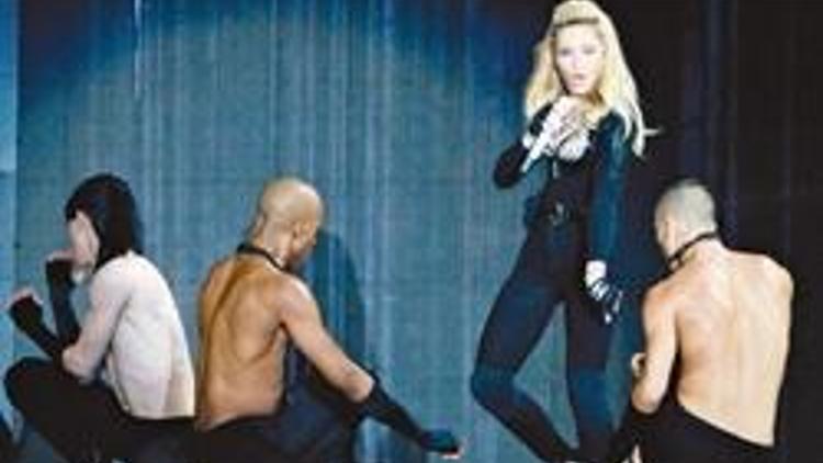 Madonna konserine sizin için gittik biletimiz olsa içeri de girerdik