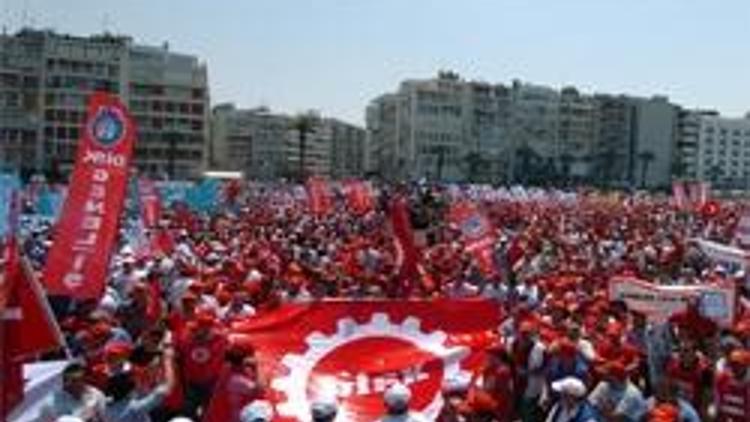 İzmirden Taksime ıslık ve alkışlı destek