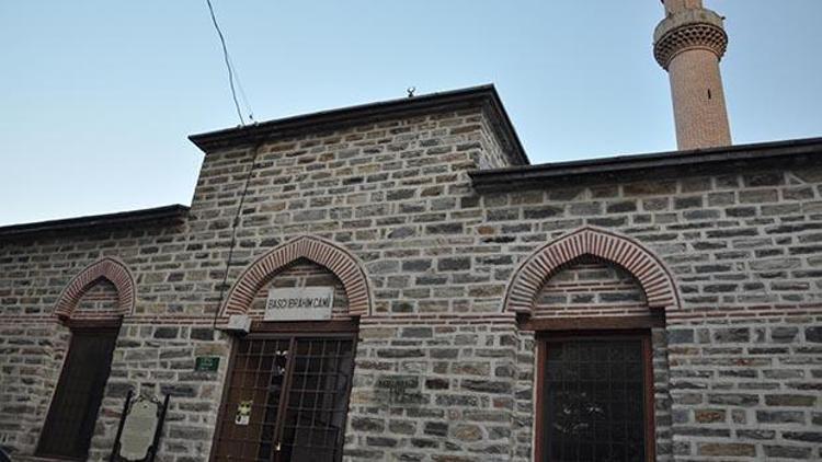 600 yıllık caminin minber kapıları çalındı