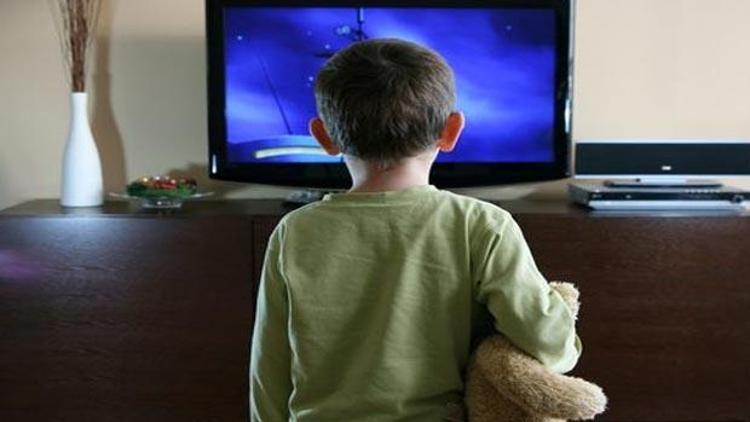 Çocuğunuz yüksek sesle TV izliyorsa dikkat