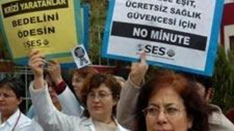 Sağlıkçılardan ‘No minute’ eylemi