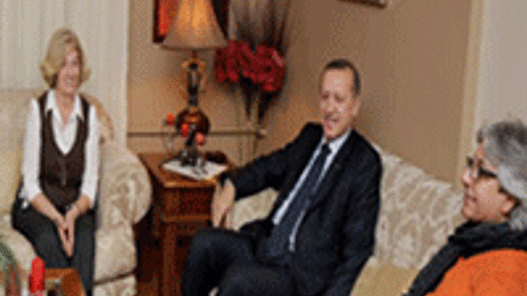 Erdoğandan Nejat Uygura ziyaret