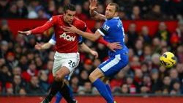 Giggs ve Van Persie Evertonu yıktı