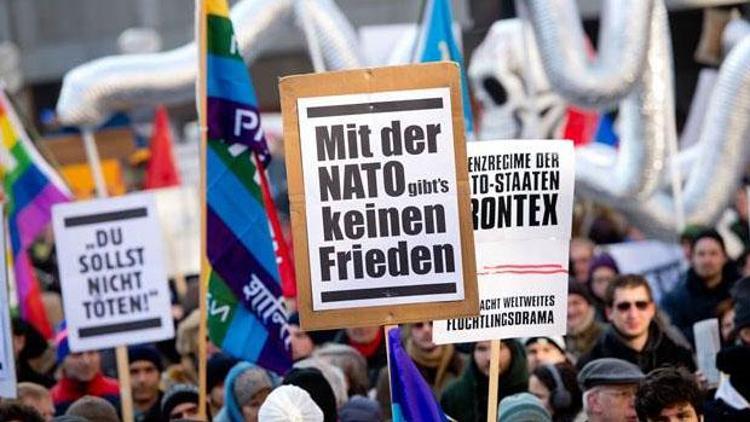 Münih’te 4 bin kişi NATO’yu protesto etti