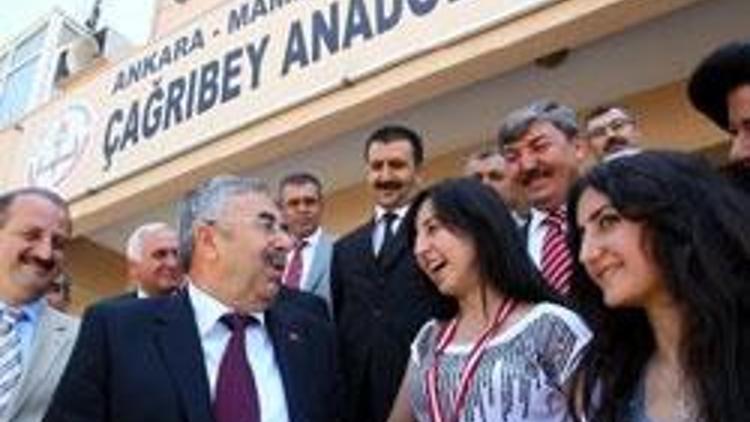 Bakan olunca gelen çiçekleri sattı parasıyla bunu yaptı