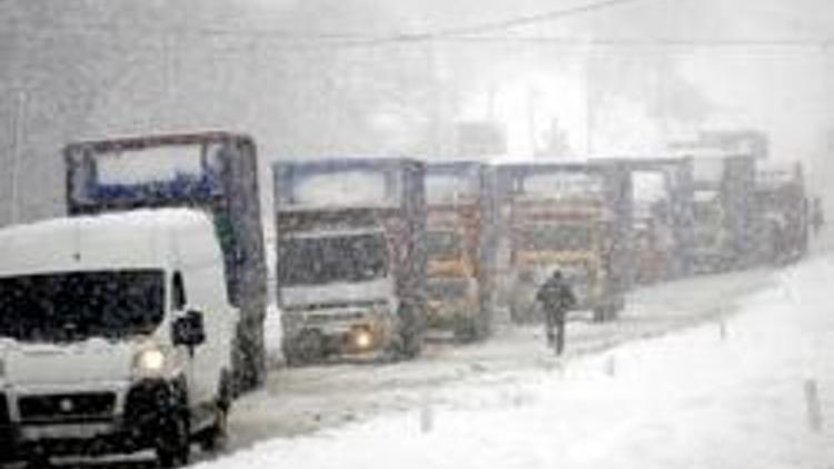 Ankara-İstanbul yolu iki saat kapalı kaldı