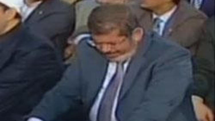 Kâbe’de sabah namazı Mursi’yi yine ağlattı