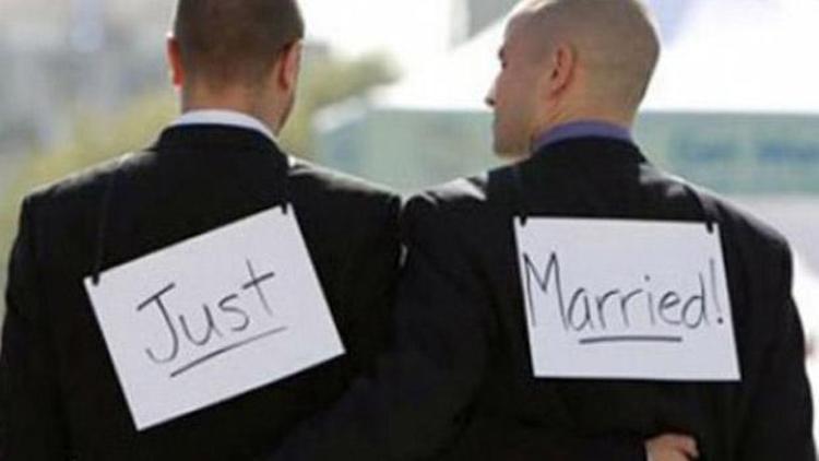 İrlanda eşcinsel evliliği onayladı