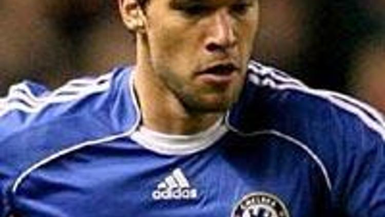 Ballack: Hiddink kalmalı