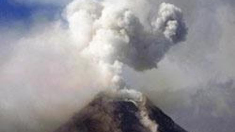 Mayon yanardağı dehşet saçtı