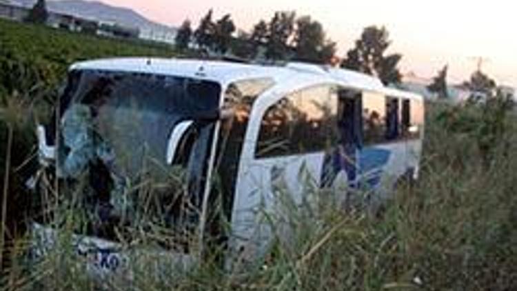 Yolcu otobüsü devrildi: 46 yaralı