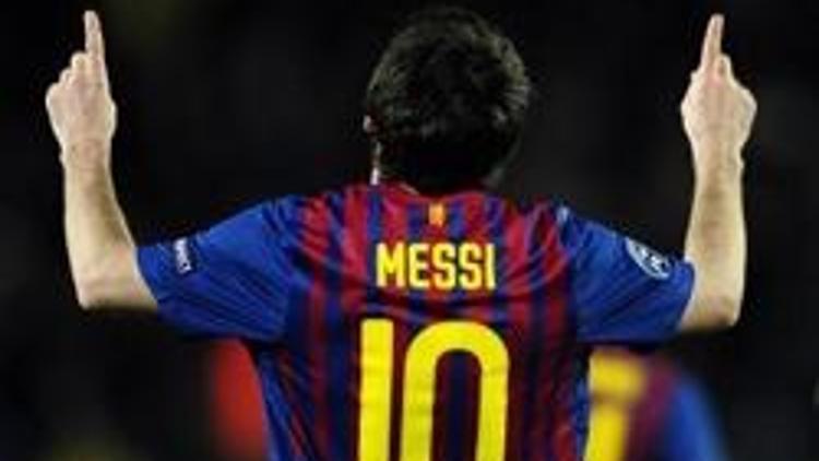 Messi iki topla mı oynadı