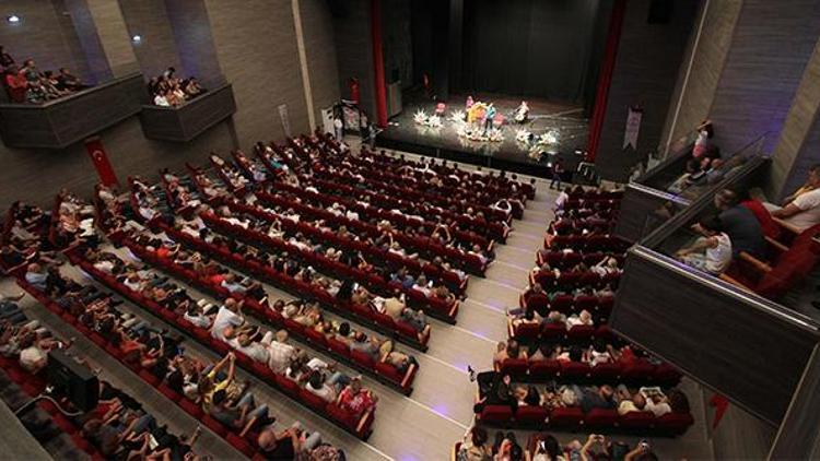 700 kişilik seyirci kapasitesiyle İzmir’in en büyük salonları arasında yer alacak