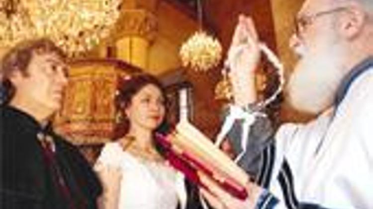 KKTC’de Rum kilisesi nikah kıymaya başladı