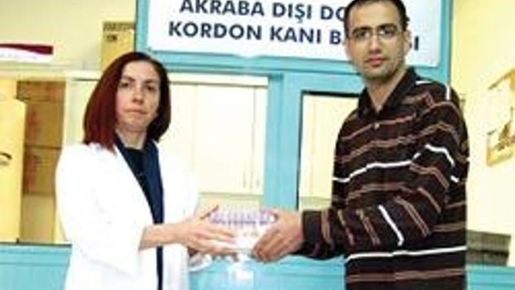 Bir günde bin 500 kan örneği topladı