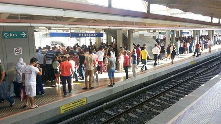 İzmir Metroda sabah arızası