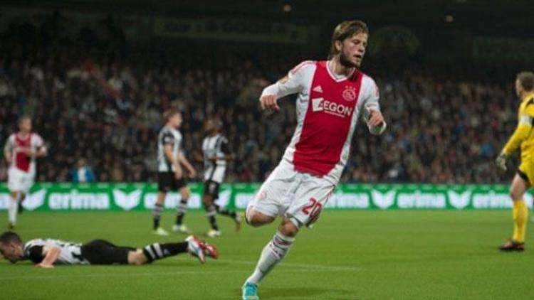 Hollandada ilk yarının lideri Ajax