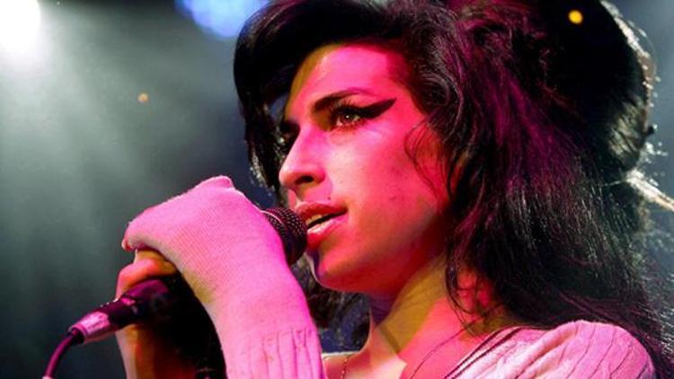 Amy Winehouse heykeli Londrada dikilecek