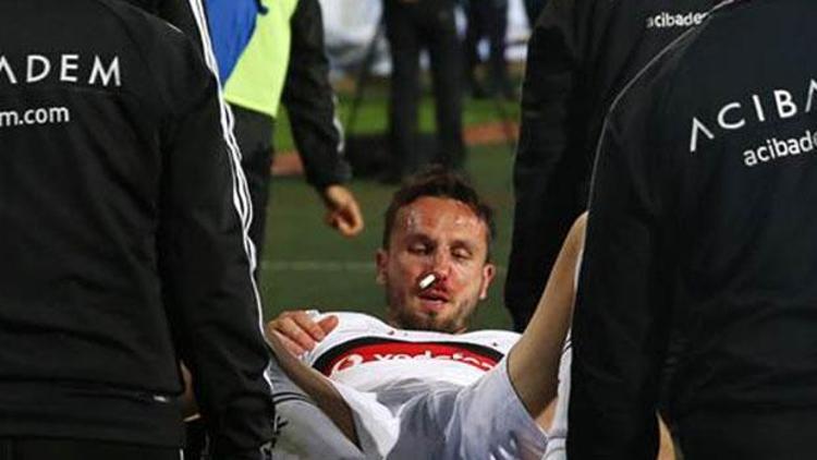 Beşiktaşa büyük şok Tomas Sivok ameliyat olacak