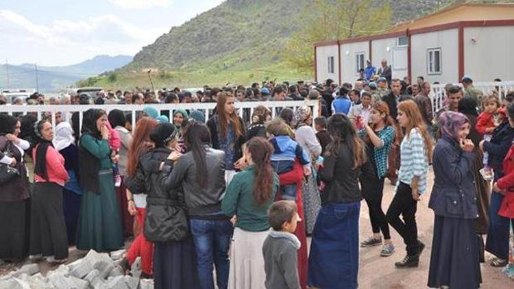 Çukurca’daki Üzümlü sınır kapısı pasaportlu geçişe açıldı