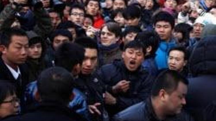 Çinliler kapıdan döndürülünce çılgına döndü