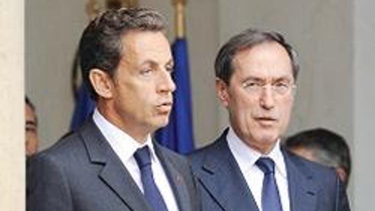 Sarkozy’nin bakanı Cem Uzan’ın hamisi